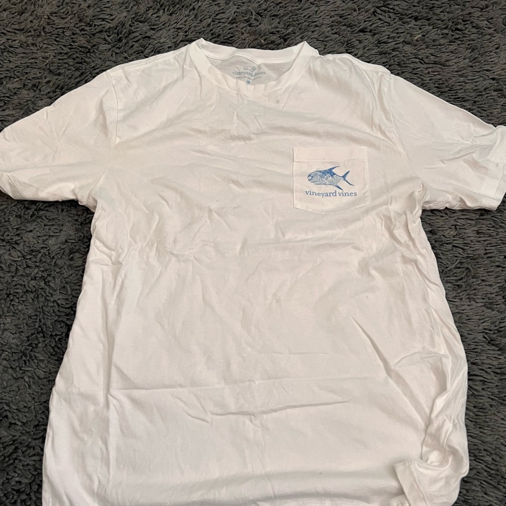 Vineyard vines t shirt size medium